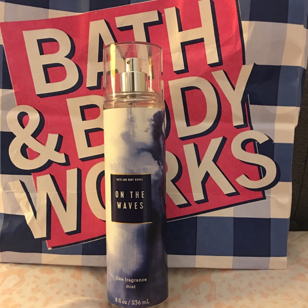 🎀on the waves🎀